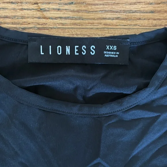 Lioness black top - Picture 2 of 3